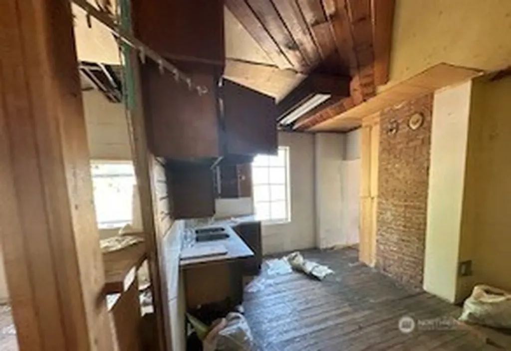 193 Golden Road Oroville WA 98844