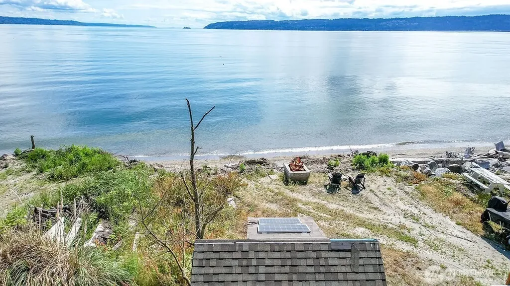 22 S Beach Drive Hat Island WA 98206