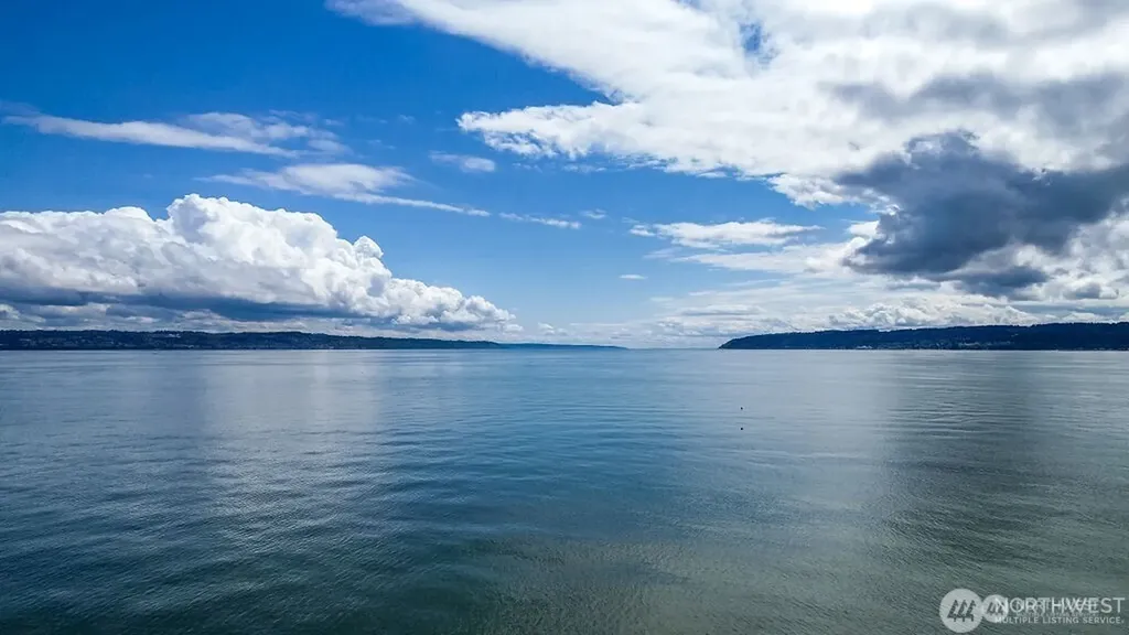 22 S Beach Drive Hat Island WA 98206