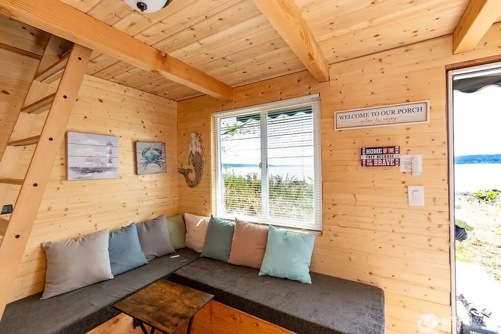 22 S Beach Drive Hat Island WA 98206