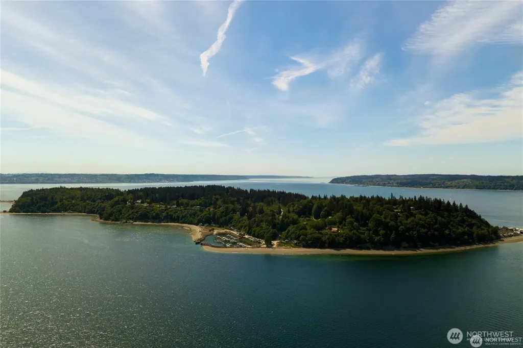 22 S Beach Drive Hat Island WA 98206