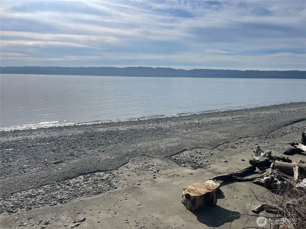 22 S Beach Drive Hat Island WA 98206