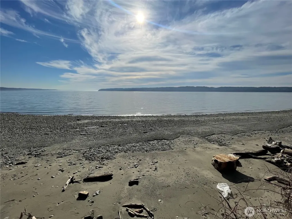 22 S Beach Drive Hat Island WA 98206