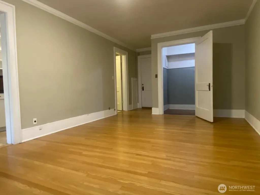 4725 15th Avenue NE Seattle WA 98105