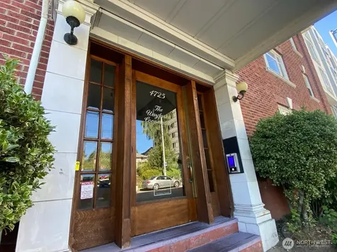 4725 15th Avenue NE Seattle WA 98105