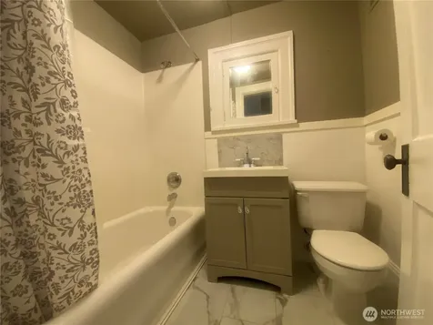 4725 15th Avenue NE Seattle WA 98105