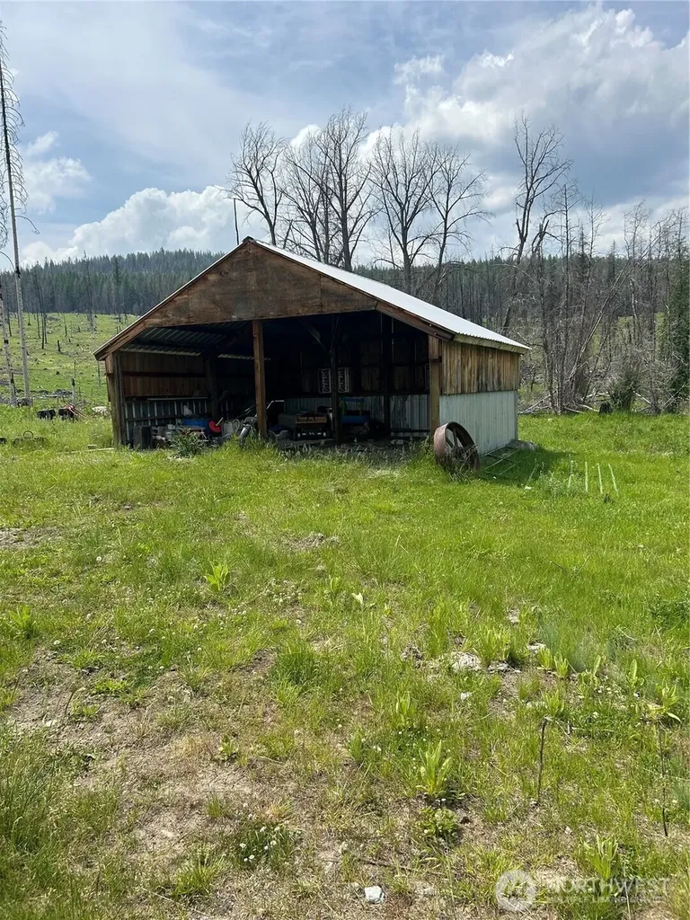 190 Bunch Road Wauconda WA 98859