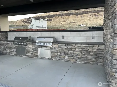 210 Basin Pointe Lp Vantage WA 98950