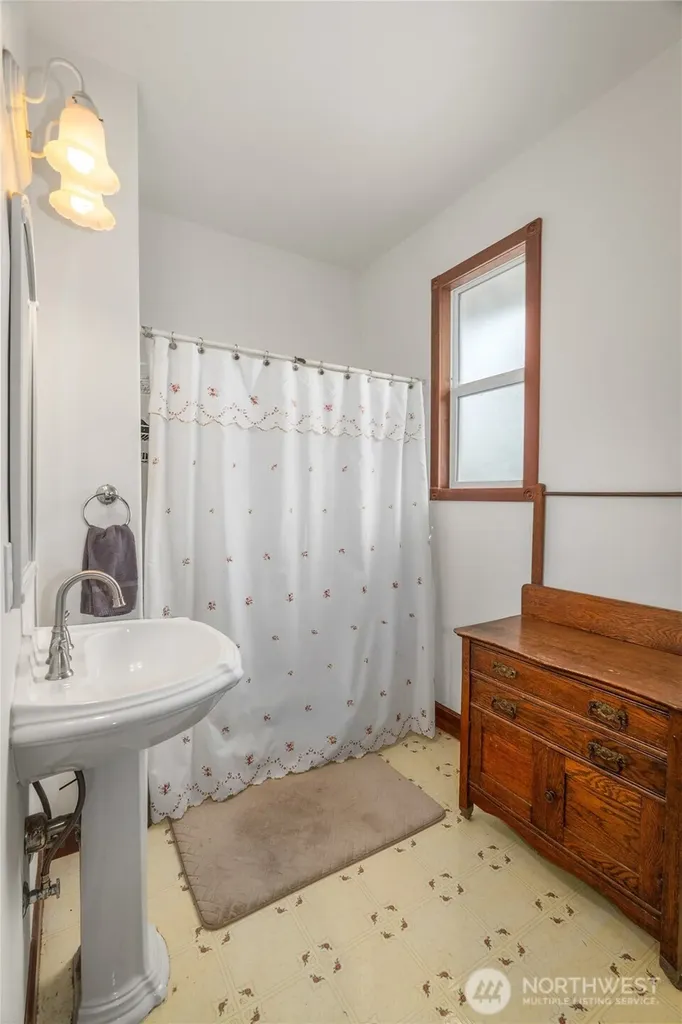 404 W Marcy Avenue Montesano WA 98563