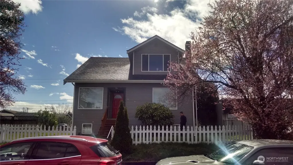 306 2nd St NE Auburn WA 98002