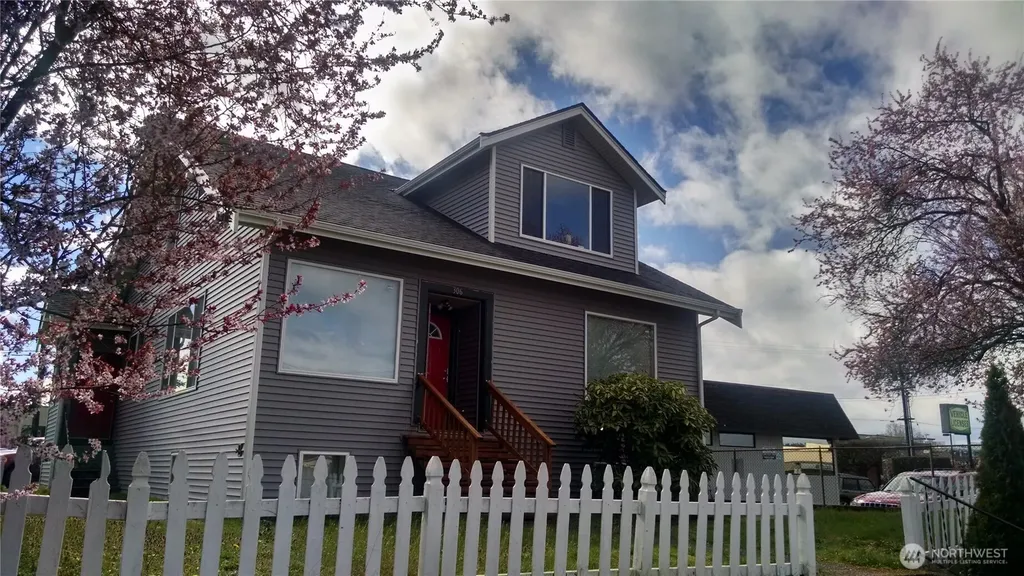 306 2nd St NE Auburn WA 98002