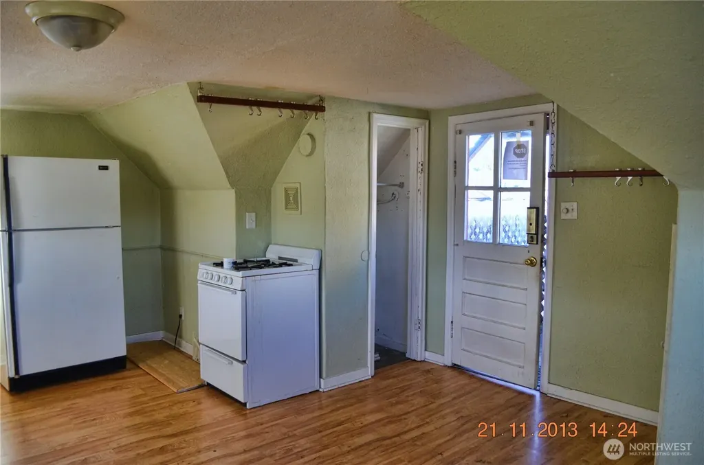 306 2nd St NE Auburn WA 98002