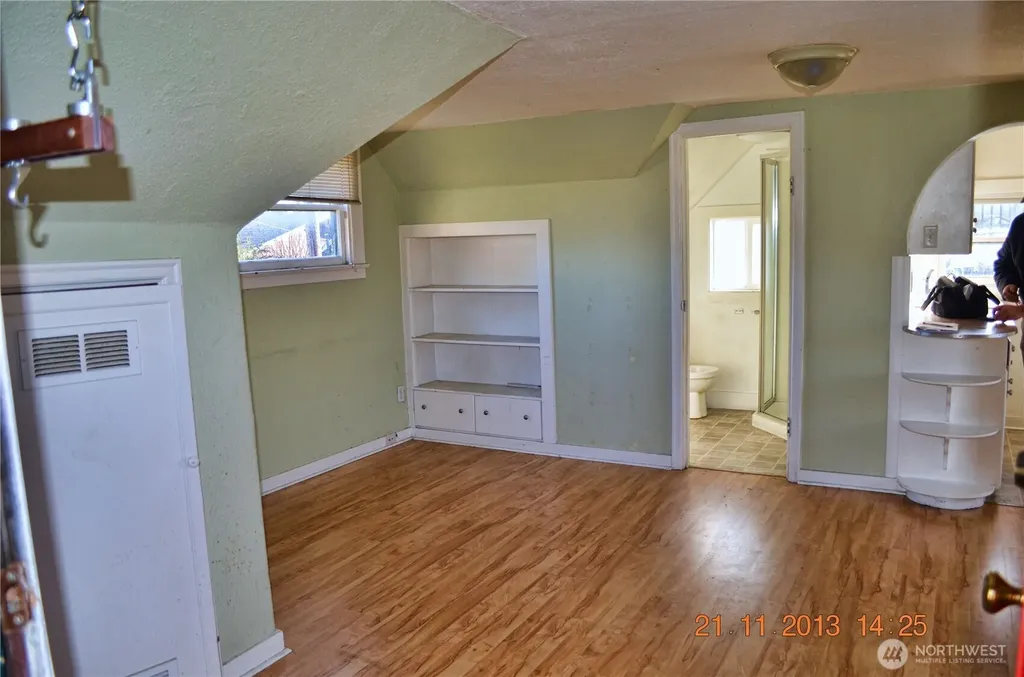 306 2nd St NE Auburn WA 98002