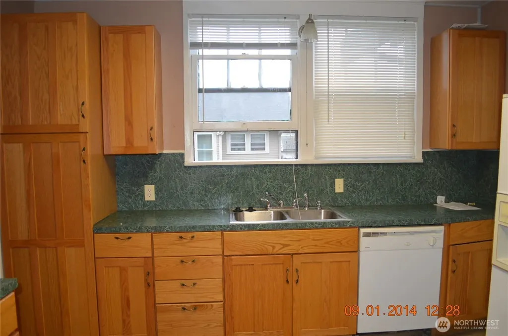 306 2nd St NE Auburn WA 98002