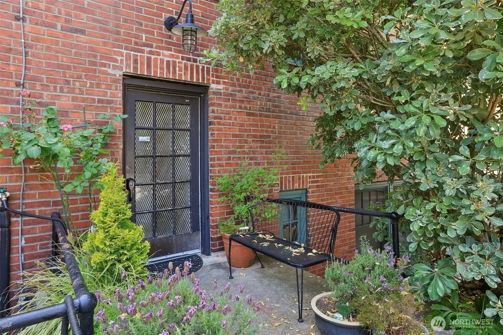 408 Bellevue Avenue E Seattle WA 98102