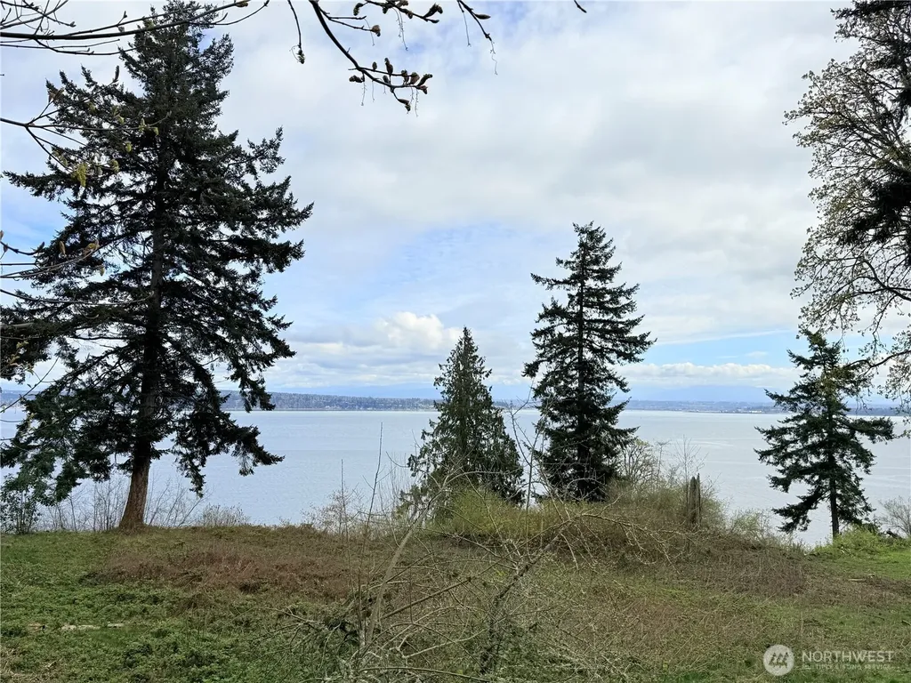 37 Beach Way Hat Island WA 98206