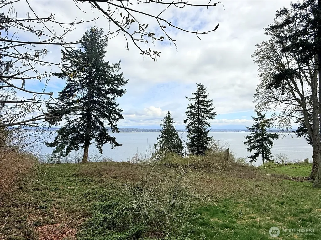 37 Beach Way Hat Island WA 98206