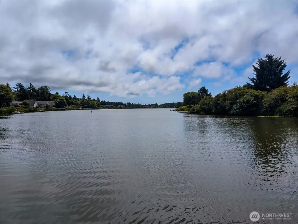 413 Lake View Loop NE Ocean Shores WA 98569