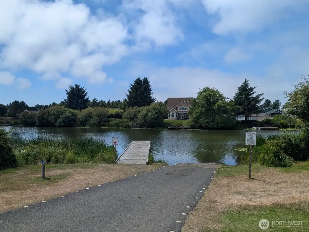 413 Lake View Loop NE Ocean Shores WA 98569