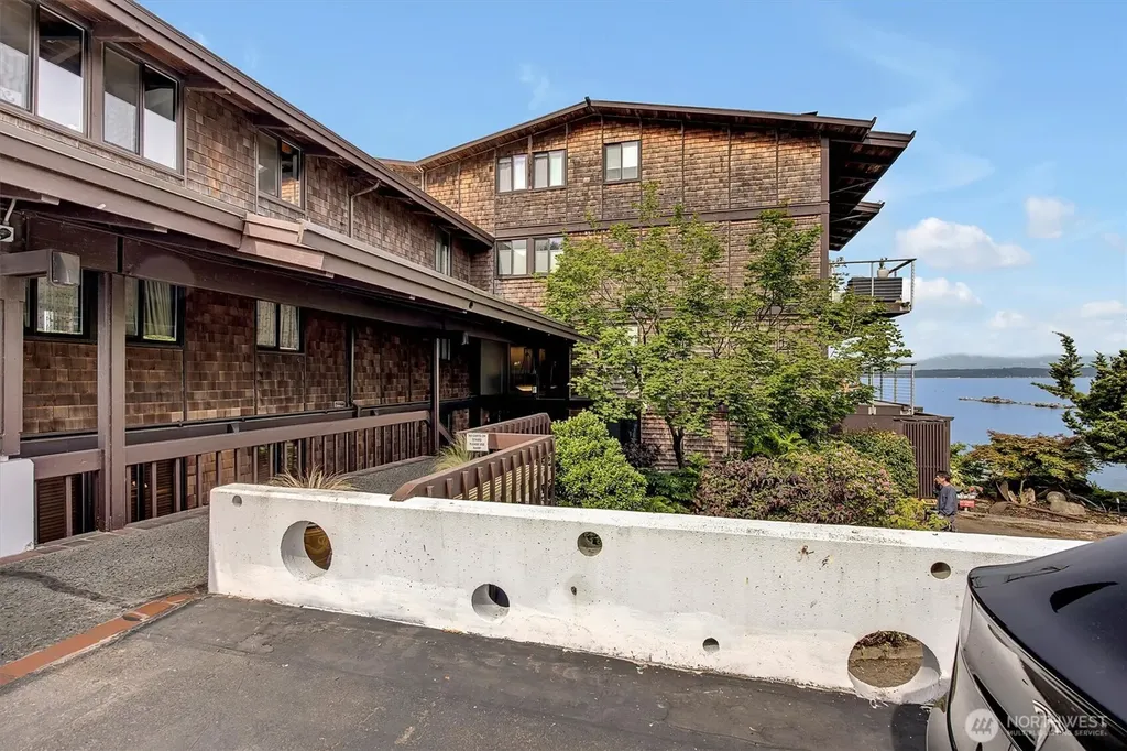 3717 Beach Drive SW Seattle WA 98116