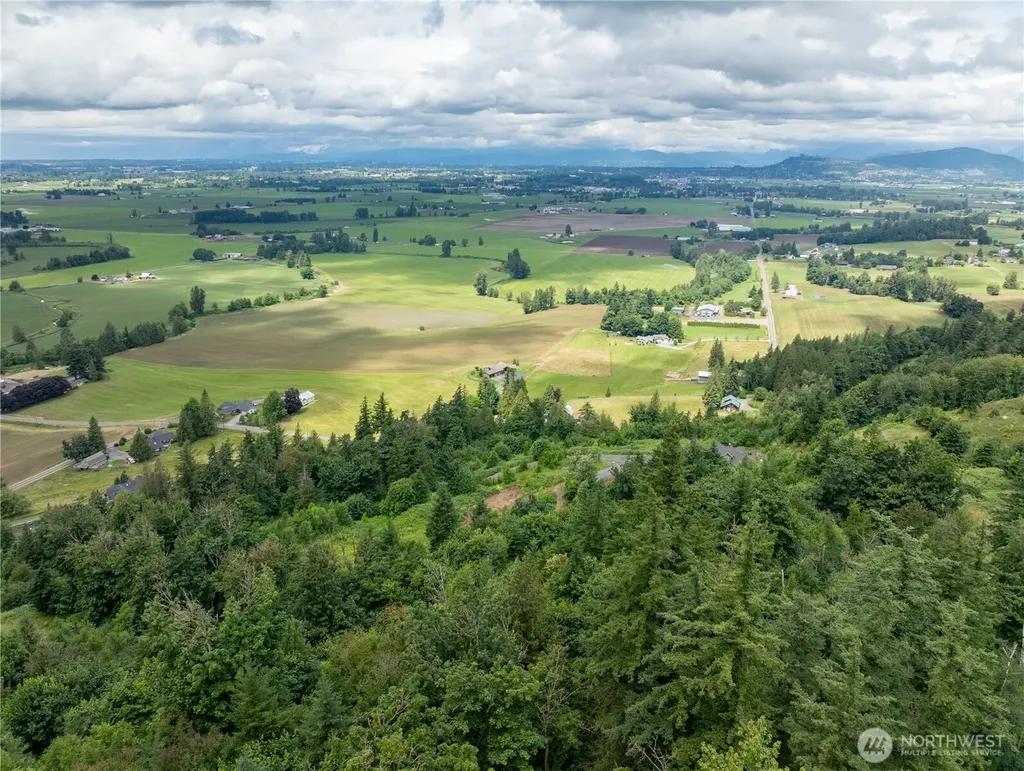 4135 Kamphouse Drive Sumas WA 98295