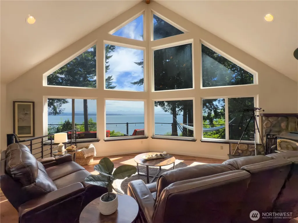 1 Beach Way Hat Island WA 98206