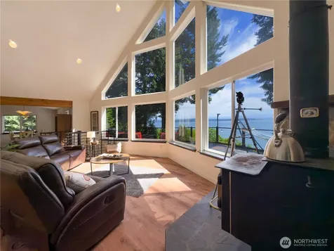 1 Beach Way Hat Island WA 98206