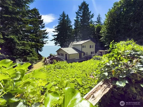 1 Beach Way Hat Island WA 98206