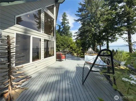 1 Beach Way Hat Island WA 98206