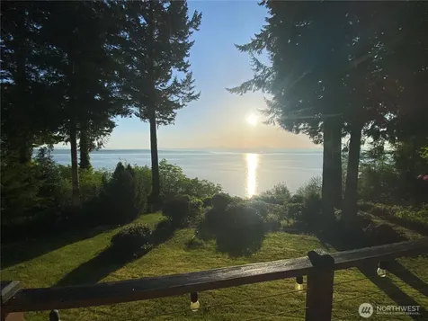 1 Beach Way Hat Island WA 98206