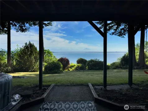 1 Beach Way Hat Island WA 98206