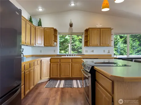 1 Beach Way Hat Island WA 98206