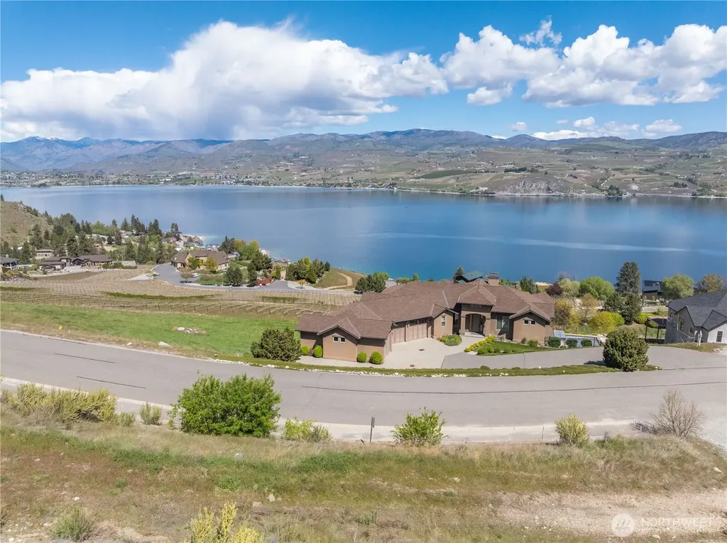 306 Clos Chevalle Road Chelan WA 98816