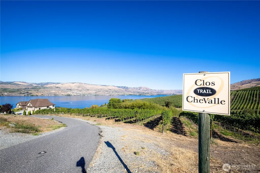 306 Clos Chevalle Road Chelan WA 98816