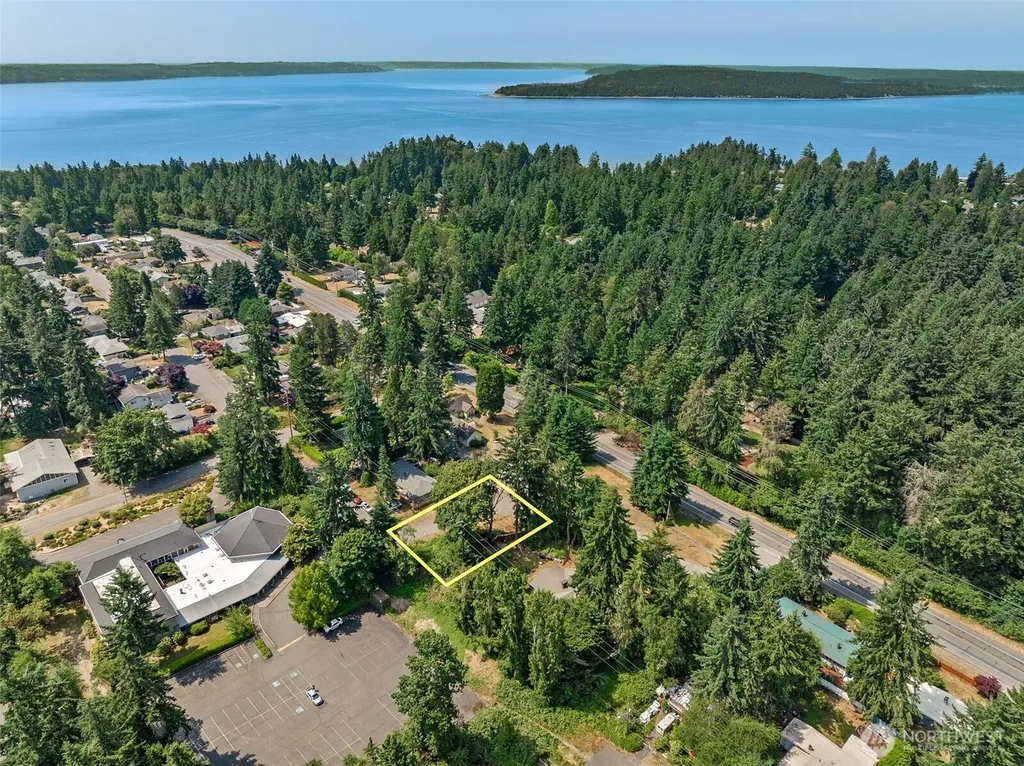 206 1st Place S Des Moines WA 98198