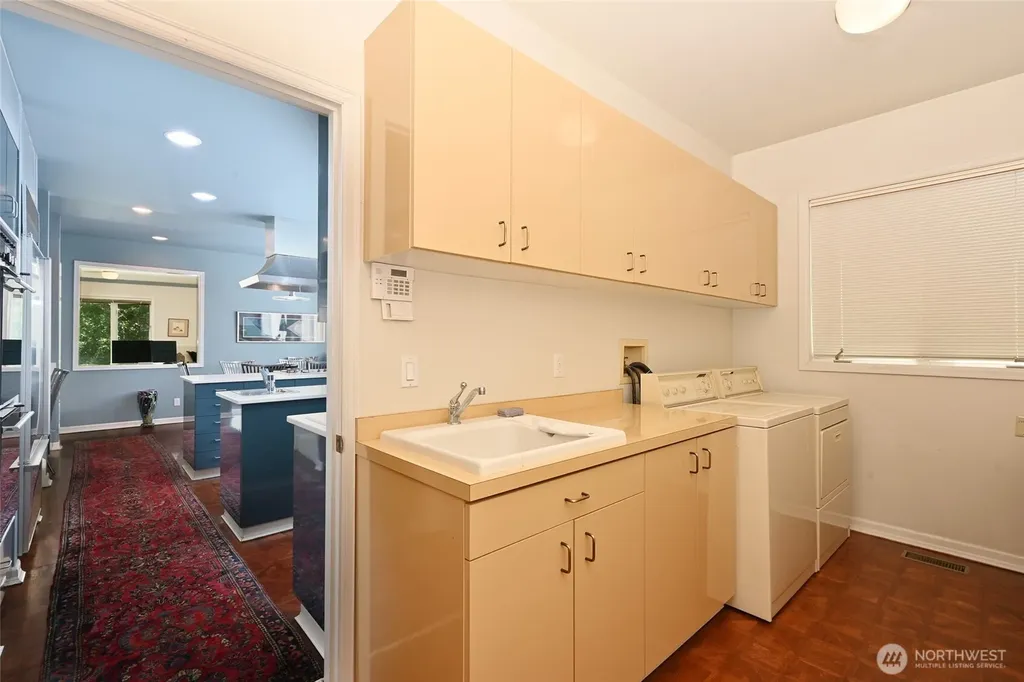 8508 54th Avenue NE Seattle WA 98115