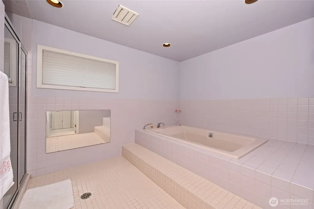 8508 54th Avenue NE Seattle WA 98115