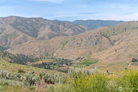 15 Cowboy Road Pateros WA 98846