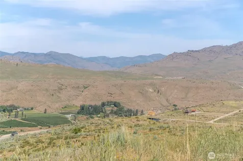 15 Cowboy Road Pateros WA 98846
