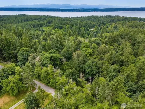 304 Dove Drive Camano Island WA 98282