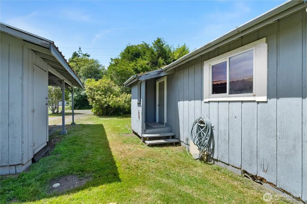 1634 First Avenue Grayland WA 98547