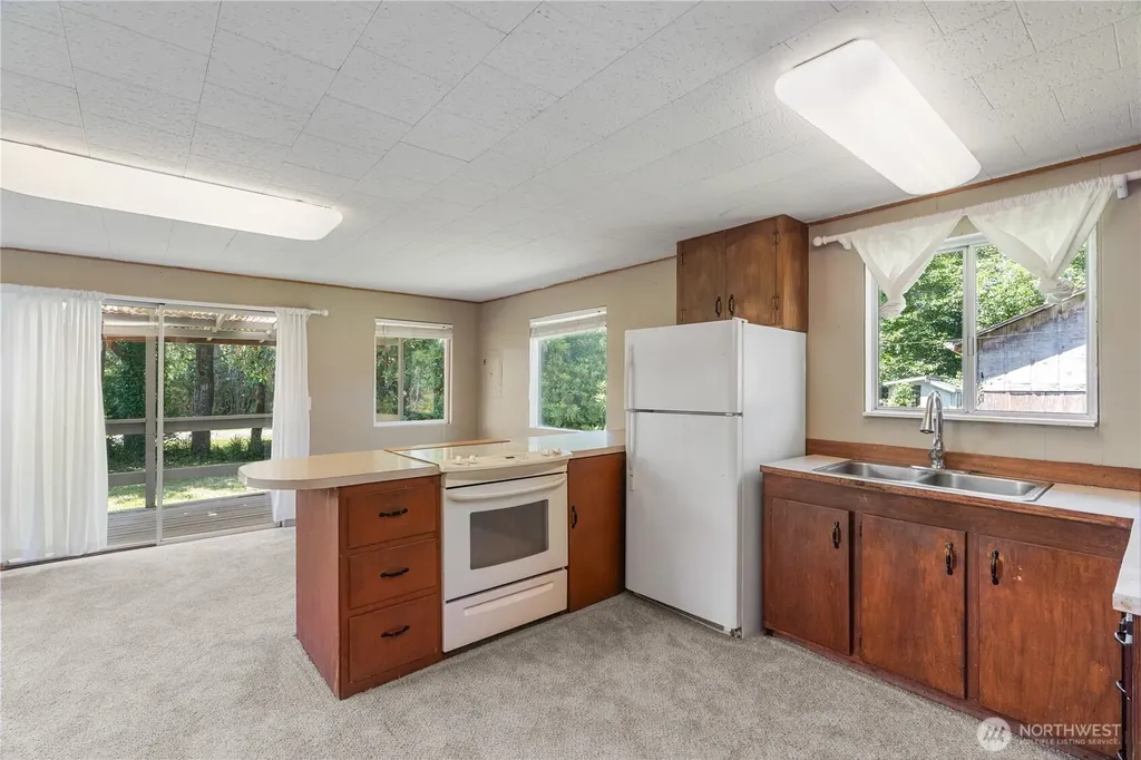 1634 First Avenue Grayland WA 98547