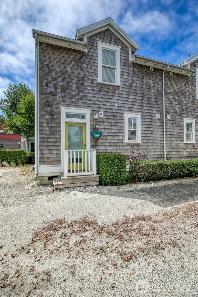38 W Myrtle Lane Pacific Beach WA 98571