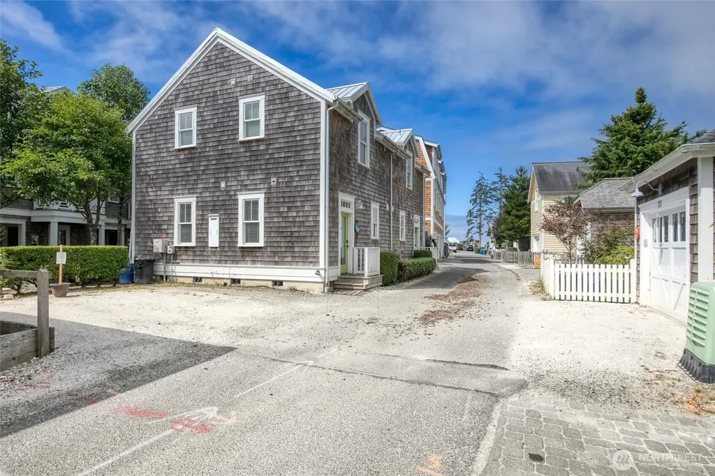 38 W Myrtle Lane Pacific Beach WA 98571