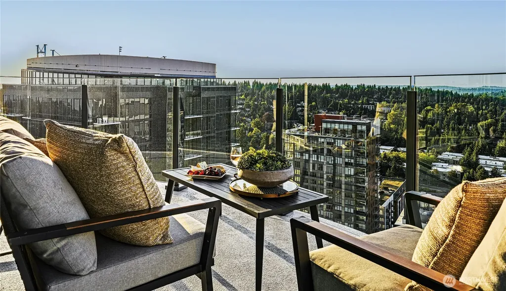 838 Avenue Square NE Bellevue WA 98004