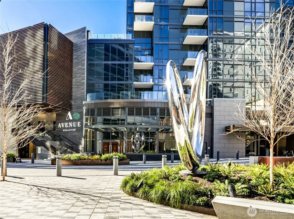 838 Avenue Square NE Bellevue WA 98004