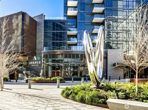 838 Avenue Square NE Bellevue WA 98004