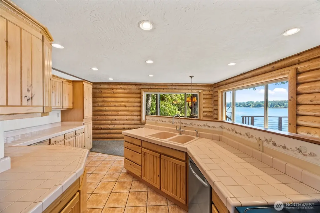 1236 E Island View Road Grapeview WA 98546