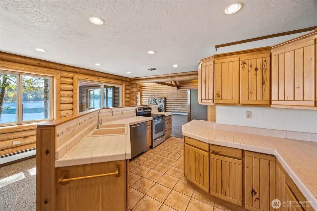 1236 E Island View Road Grapeview WA 98546