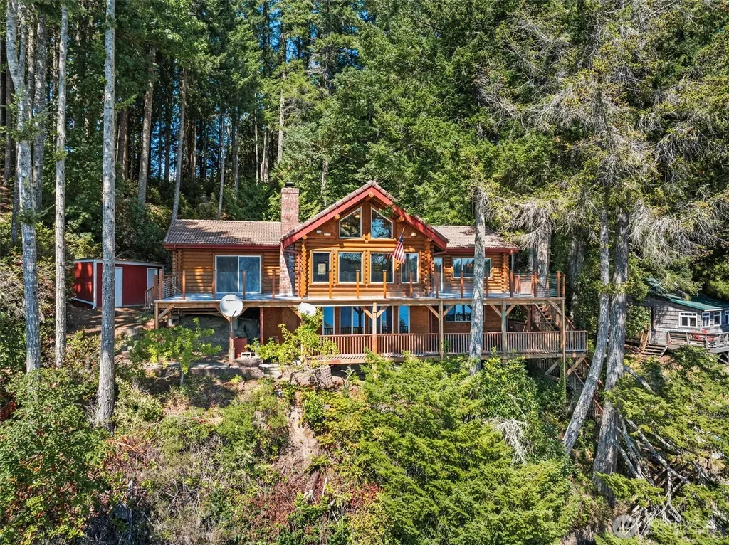 1236 E Island View Road Grapeview WA 98546